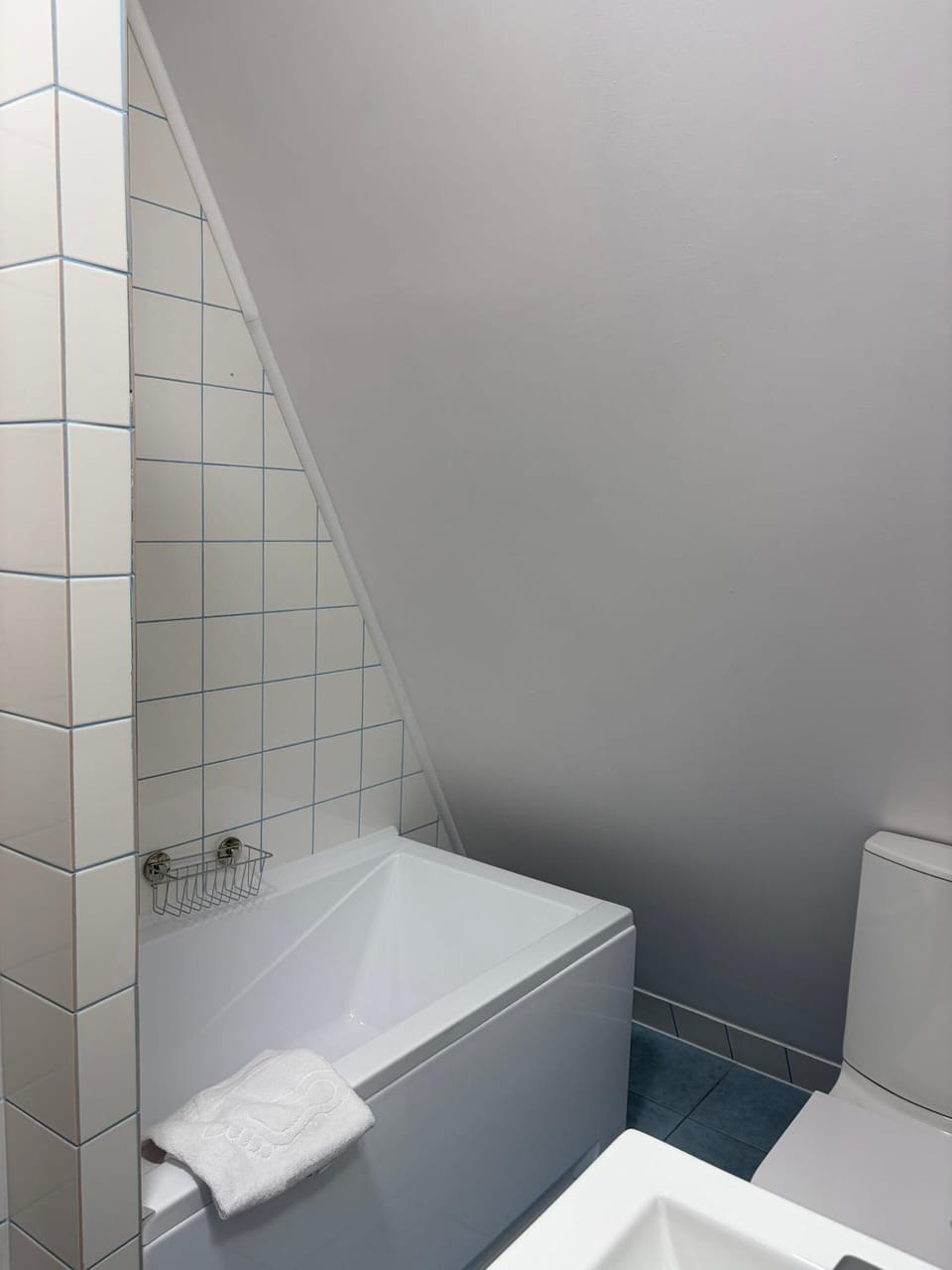 Bed, Bathroom, Photo of the whole room, Bedroom, Bath, towels
