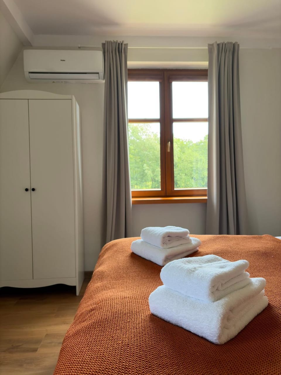 Bed, Photo of the whole room, Bedroom, towels, wardrobe, air conditioner