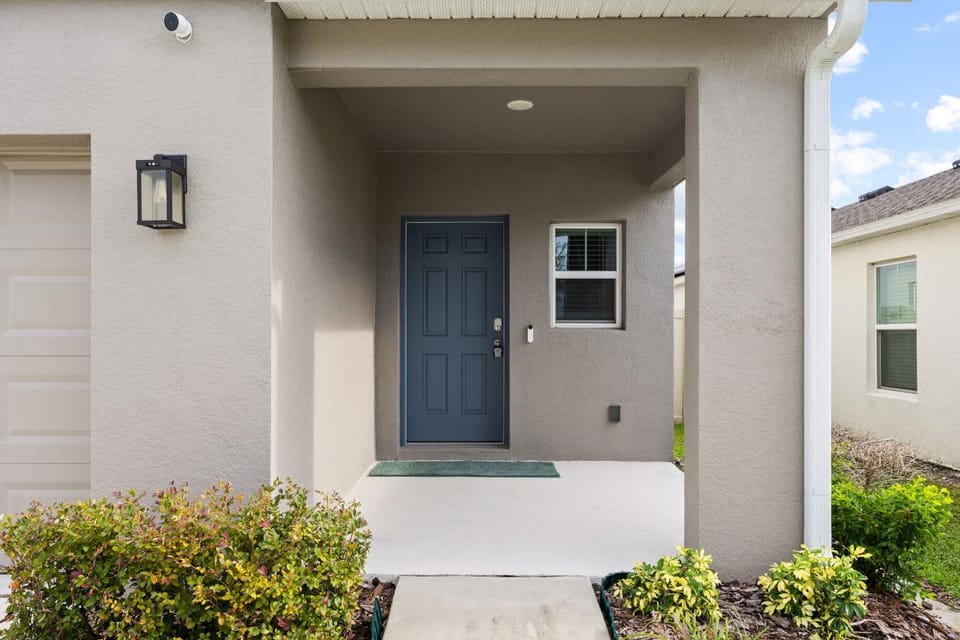 NEW - Cozy & Spacious 4Bedroom Retreat House in Wesley Chapel