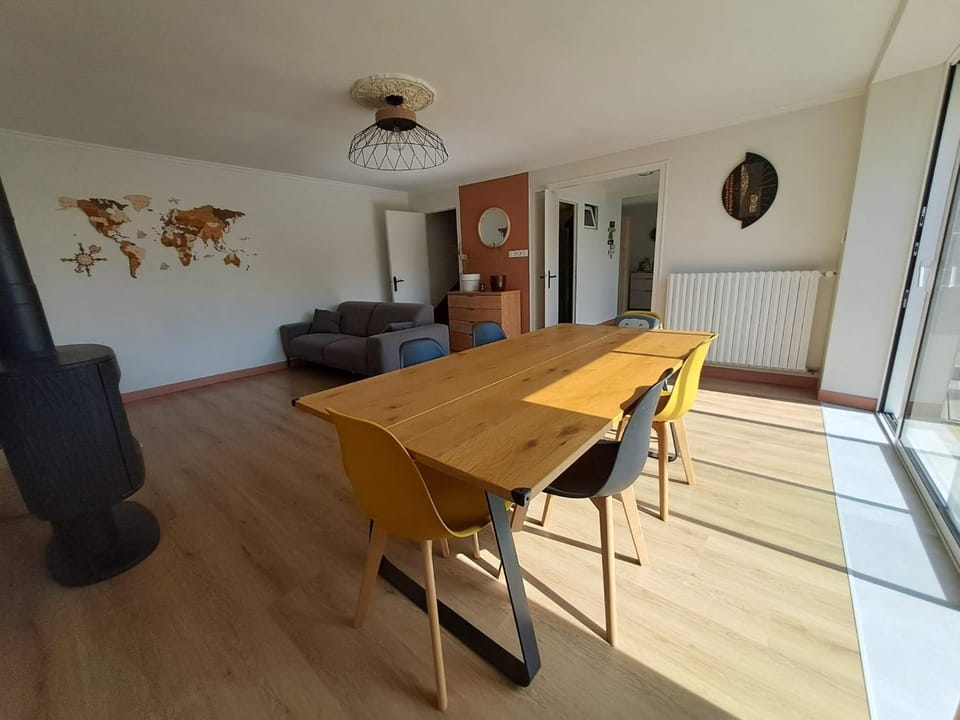 Seating area, Dining area