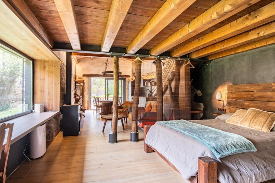 Beautiful barn in a valley & river Apartment in Solsonès