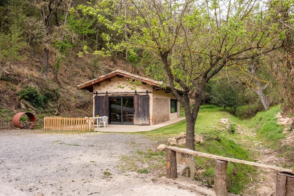 Beautiful barn in a valley & river Apartment in Solsonès