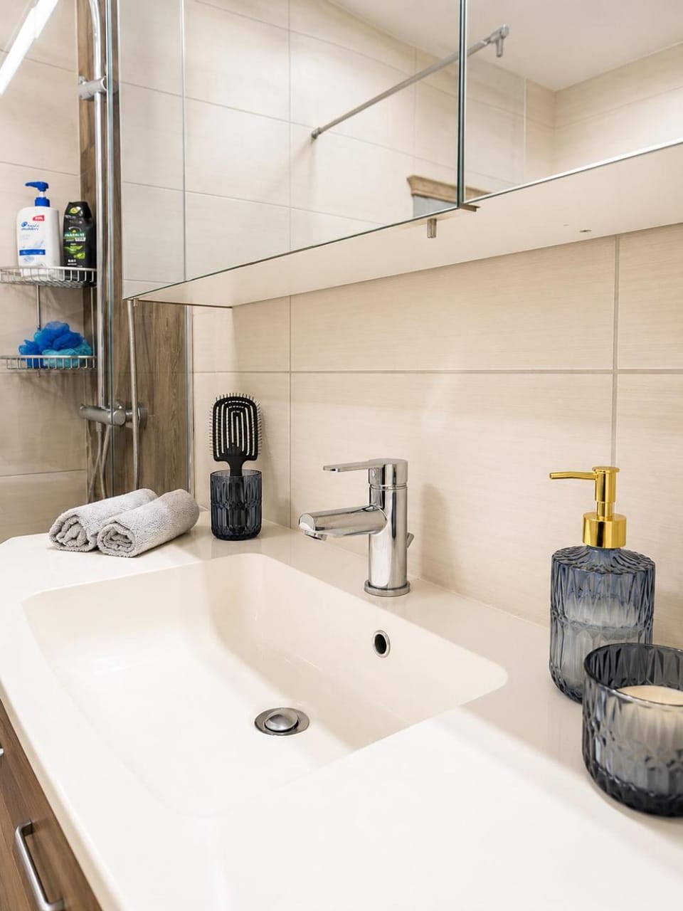 Bathroom, towels