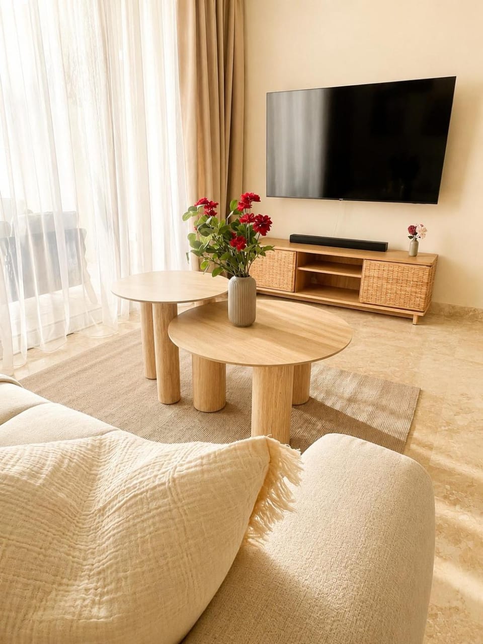 TV and multimedia, Living room, Evening entertainment
