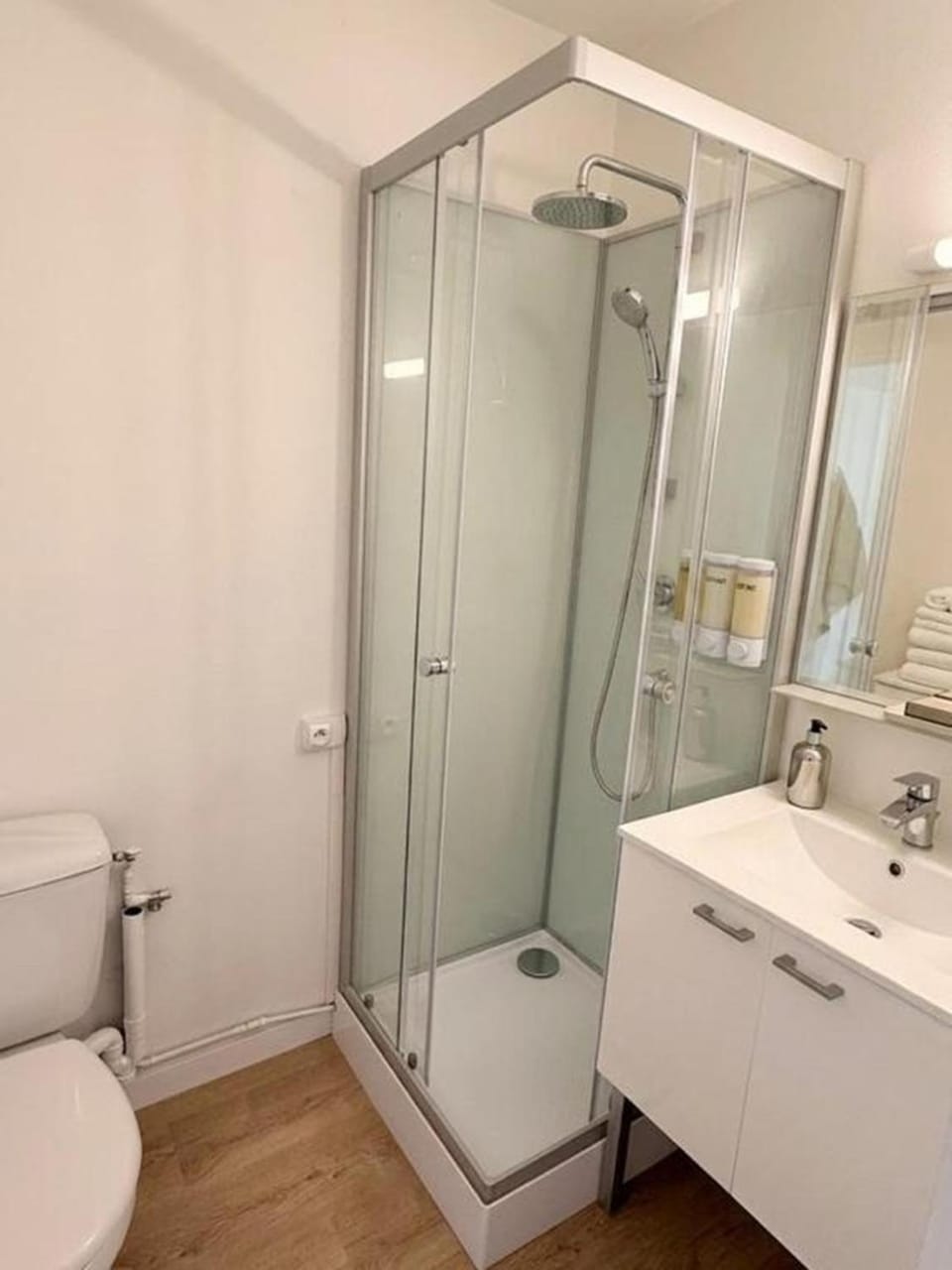 Small bright retreat - free parking Apartment in Rouen