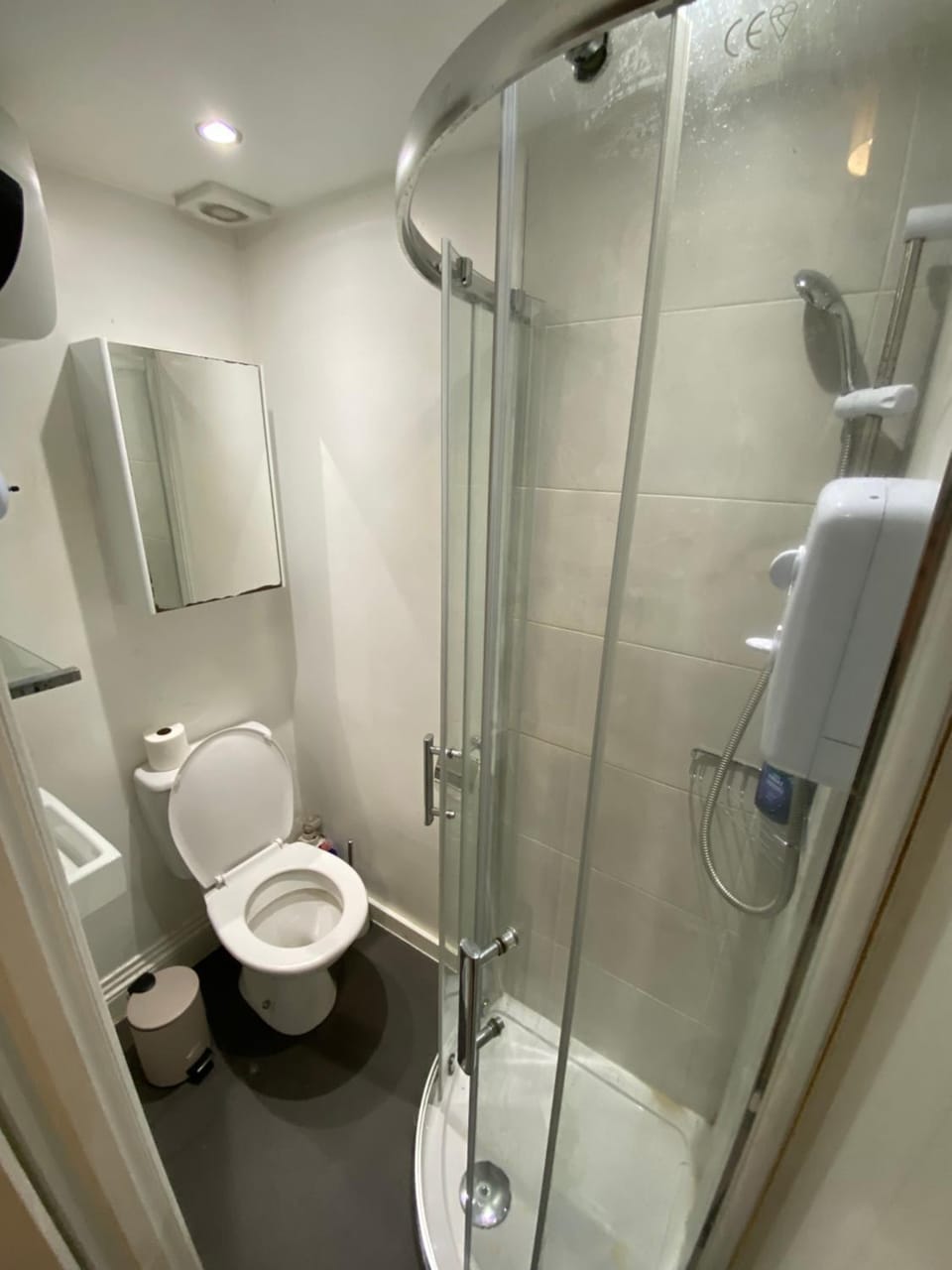 Shower, Toilet