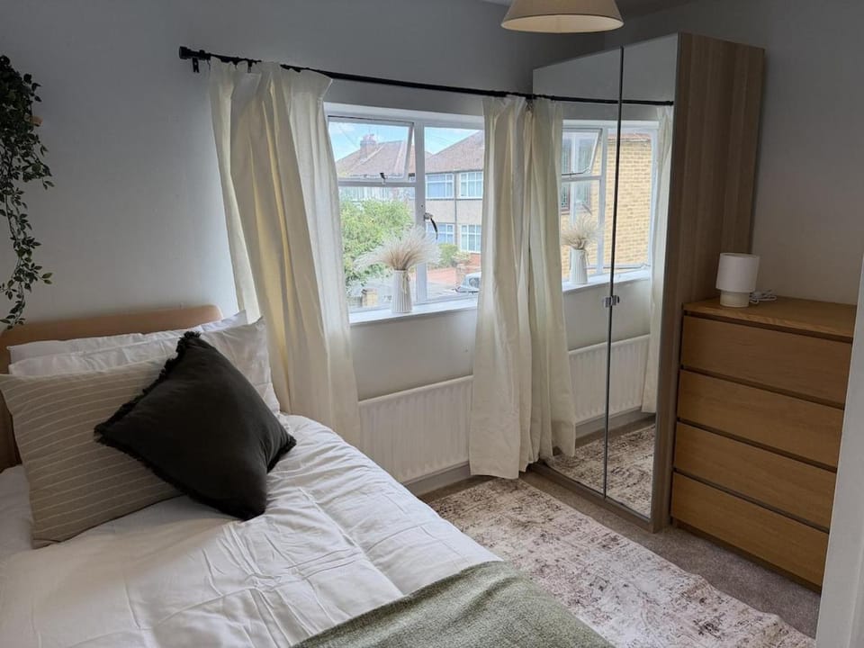English cottage in vibrant London borough House in London Borough of Hillingdon