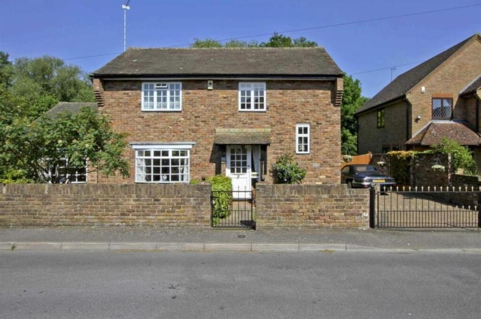 English cottage in vibrant London borough House in London Borough of Hillingdon