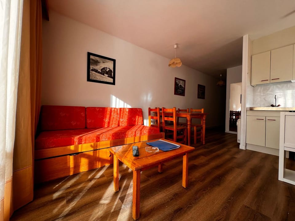 Kitchen or kitchenette, Living room, Dining area