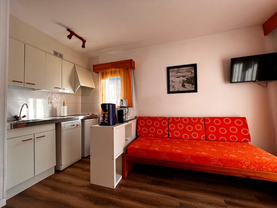 Kitchen or kitchenette, Living room, Dining area