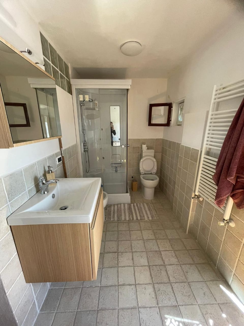 Shower, Toilet, Bathroom, bidet, towels
