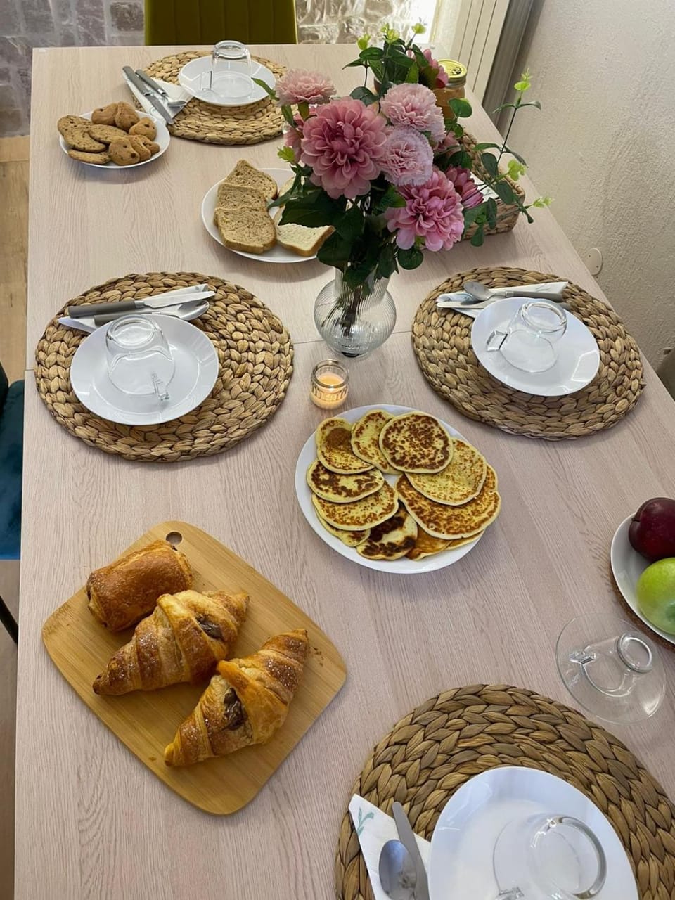 Food and drinks, Food, Breakfast, Continental breakfast, Lunch, Dinner, Drinks