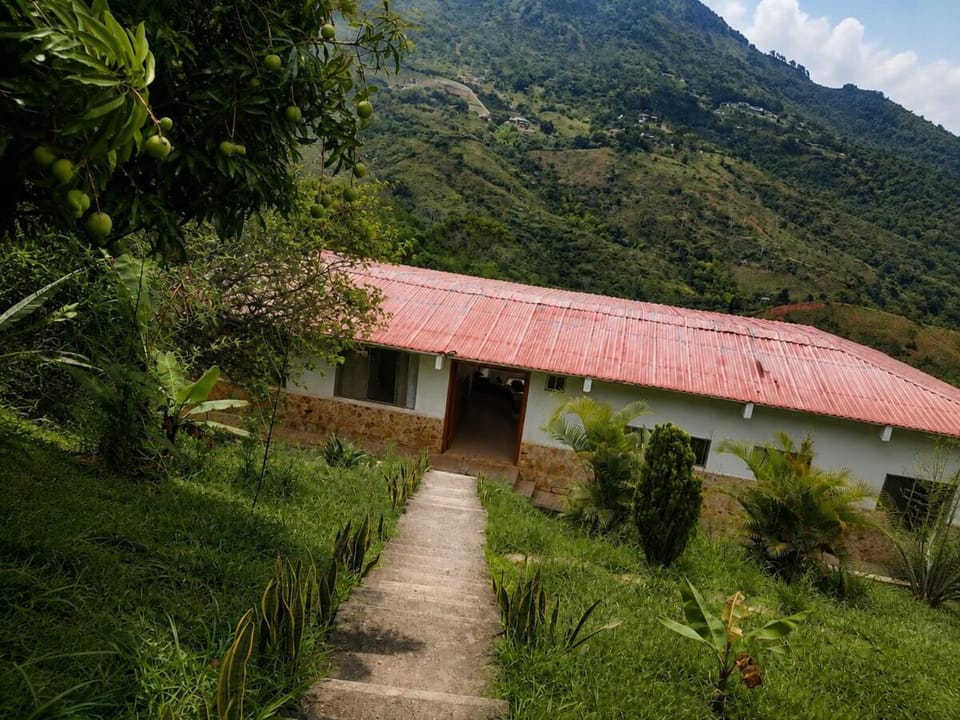 Glamping privado con piscina y vista a la montaña Country House in Cali