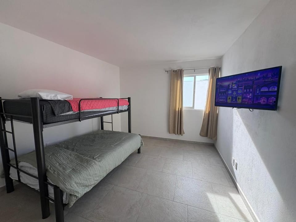 Bedroom, bunk bed