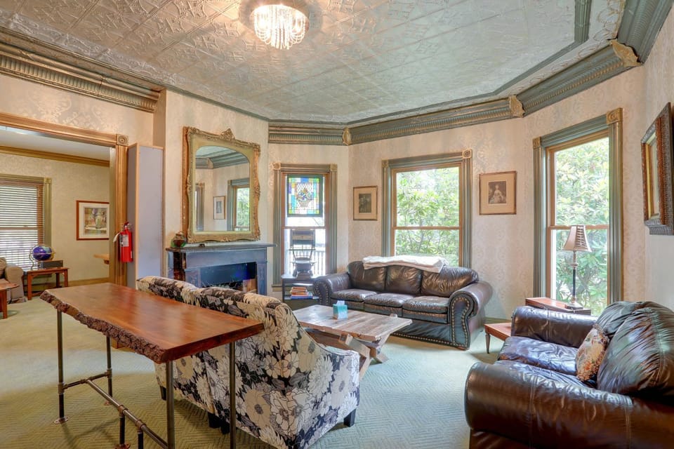 Downtown Spacious 5BR w/ Game Room House in Ellicottville