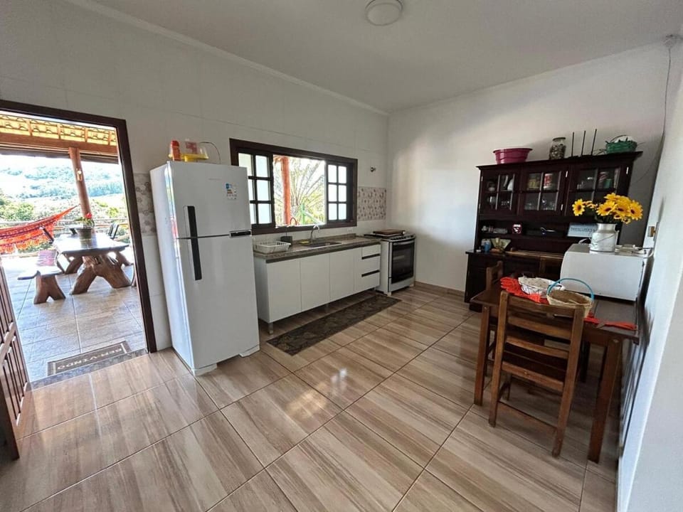 Chácara com piscina climatizada em Socorro House in State of São Paulo