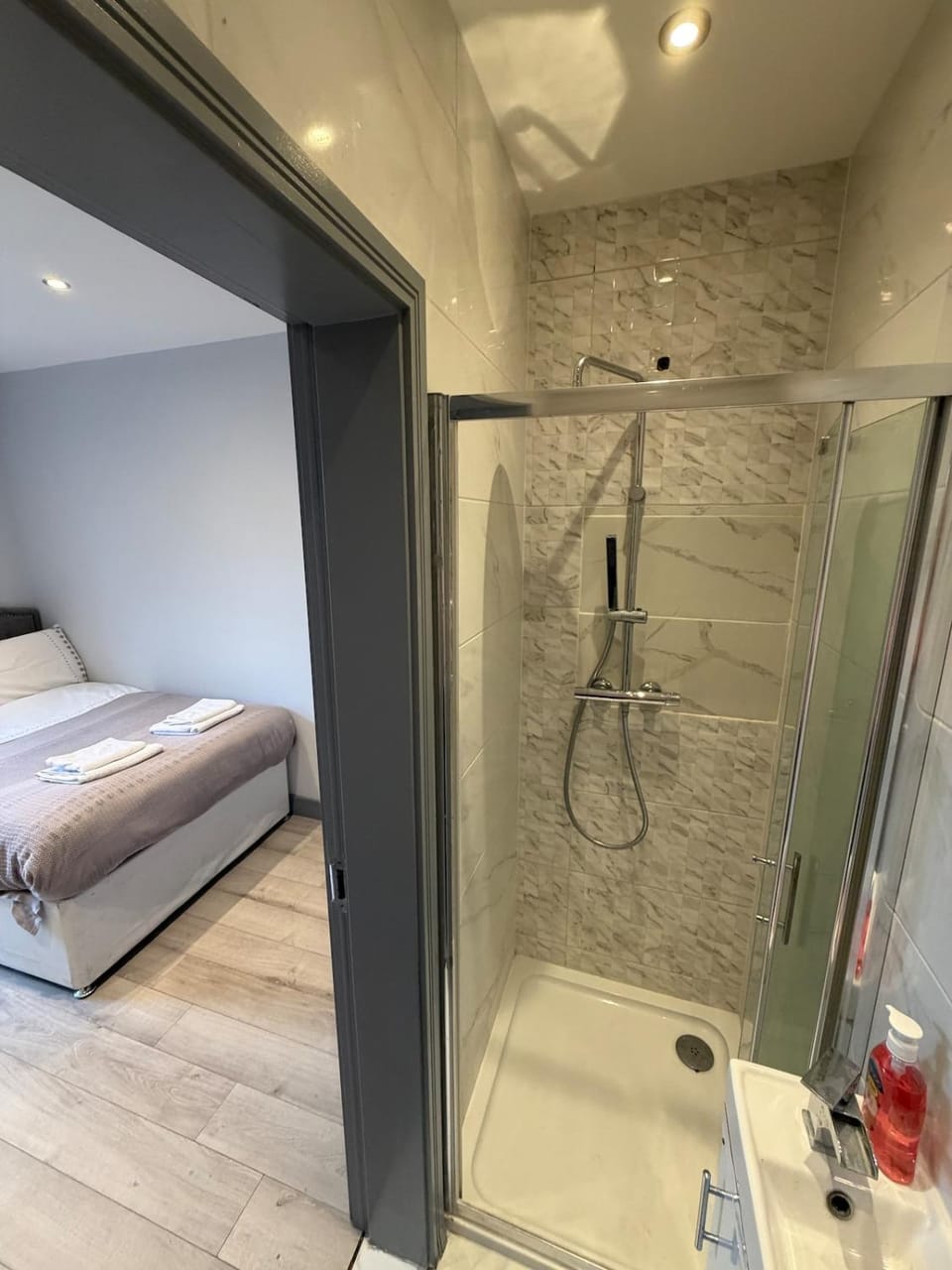 6 Bed House Contractor, Families & Groups House in Ipswich