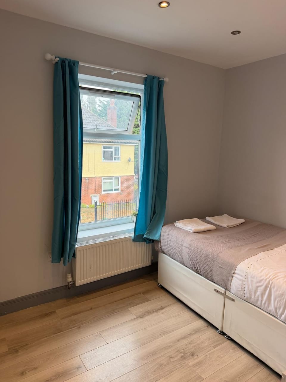 6 Bed House Contractor, Families & Groups House in Ipswich