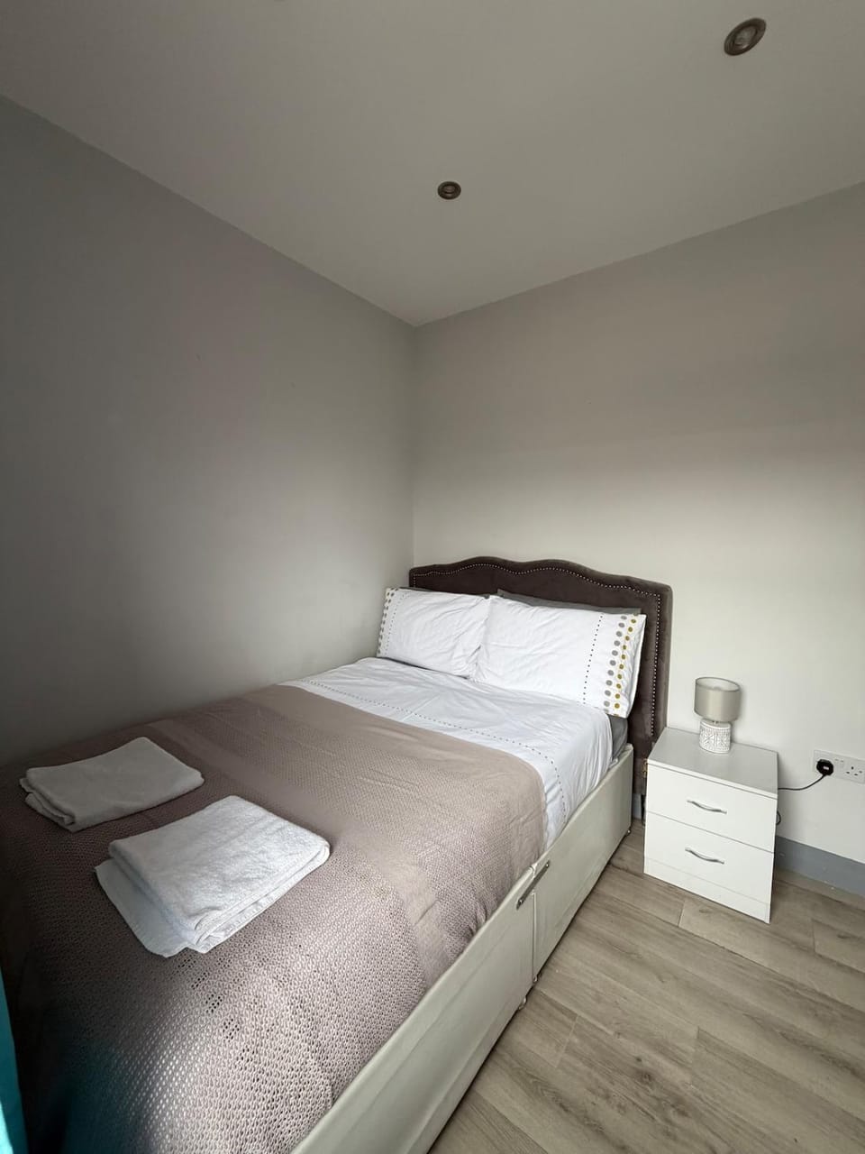 6 Bed House Contractor, Families & Groups House in Ipswich