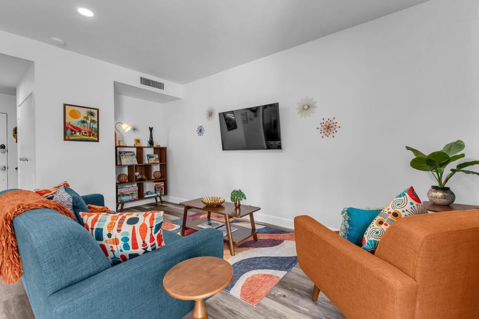 Communal lounge/ TV room, TV and multimedia, Living room, Seating area, Evening entertainment