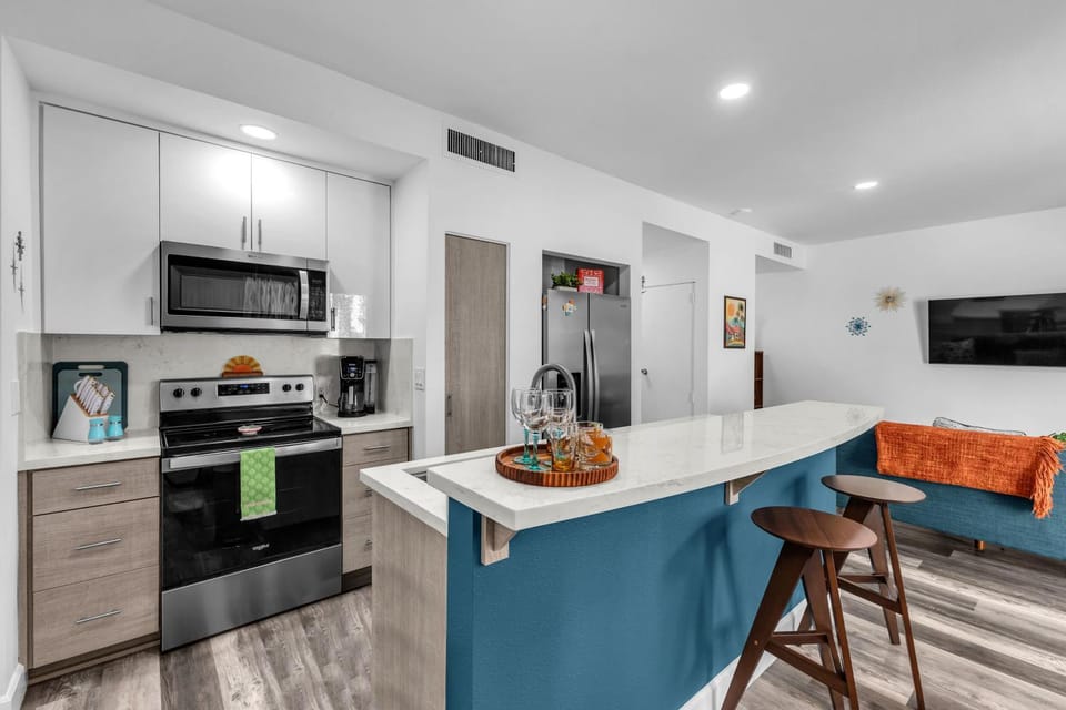 TV and multimedia, Kitchen or kitchenette, Dining area, dishwasher, oven, pet friendly, stove, toaster, kitchen
