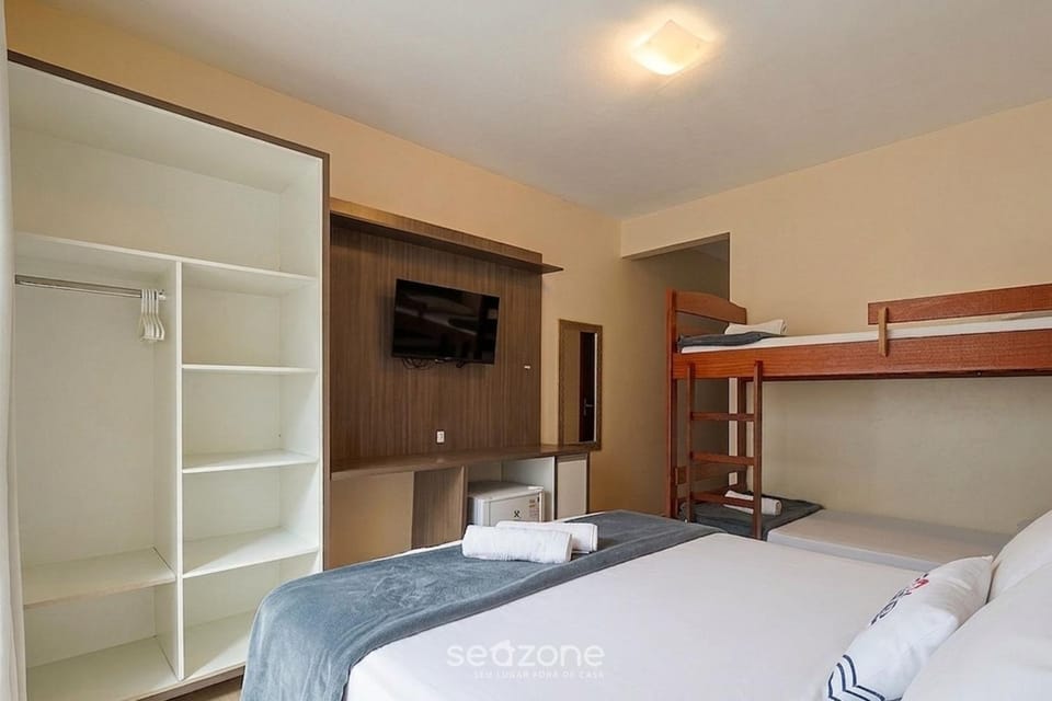 Bed, TV and multimedia, Bedroom