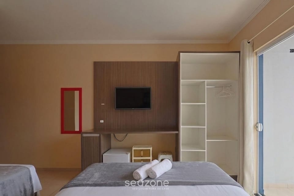 Bed, TV and multimedia, Balcony/Terrace, Bedroom