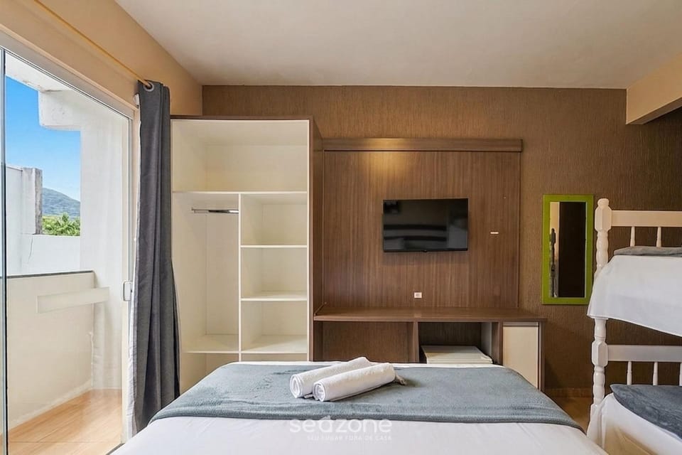 Bed, TV and multimedia, Balcony/Terrace, Bedroom