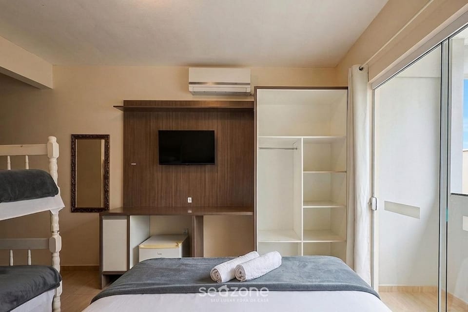 Bed, TV and multimedia, Balcony/Terrace, Bedroom
