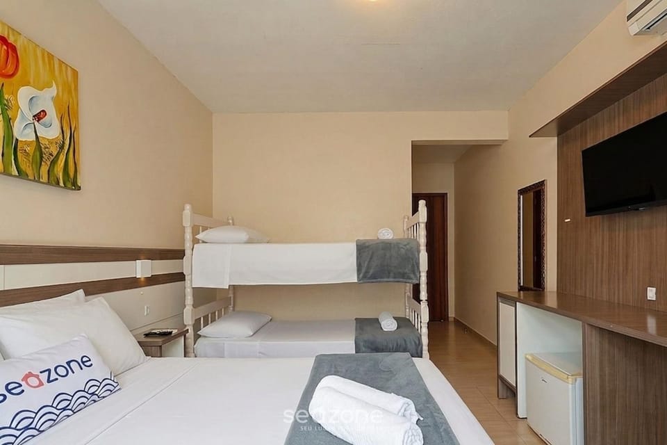 Bed, TV and multimedia, Bedroom