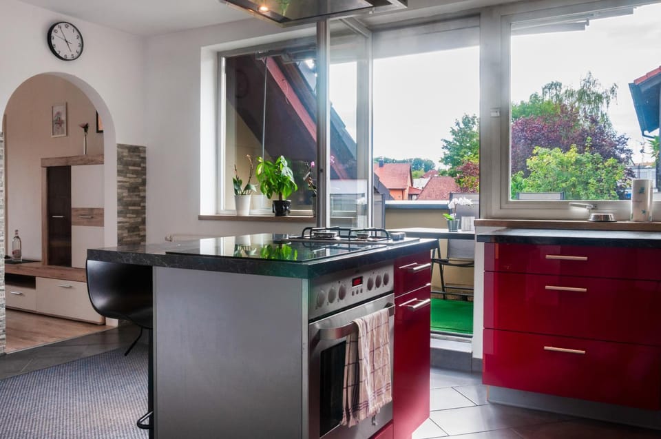 Kitchen or kitchenette, Living room