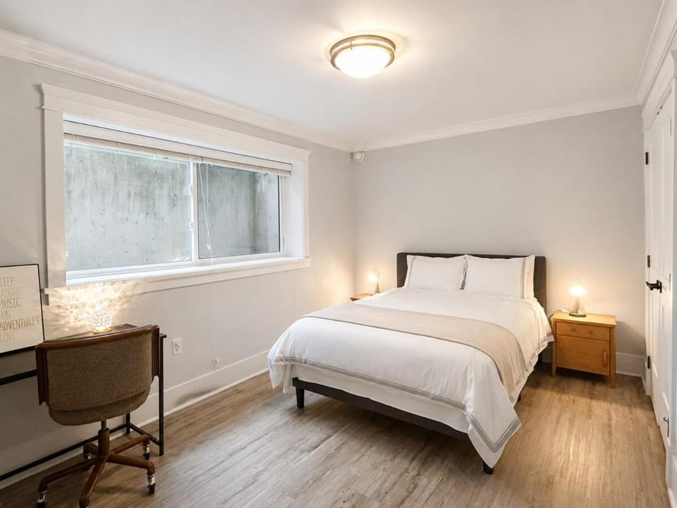 Upper Deer Lake suite with full kitchen Apartment in Burnaby