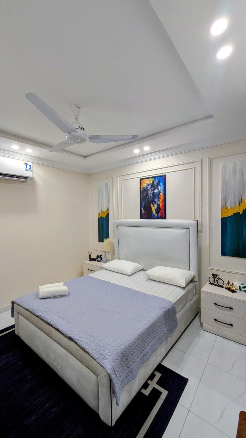 Bed, Photo of the whole room, Bedroom, air conditioner