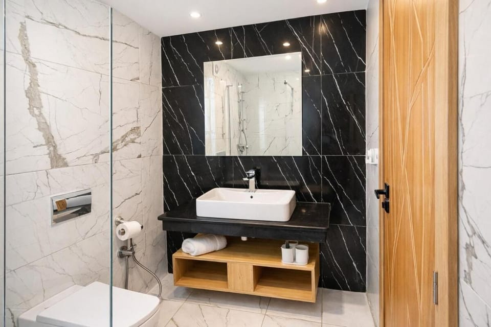 Modern Oasis 5 Min to Airport Apartment in Casablanca-Settat