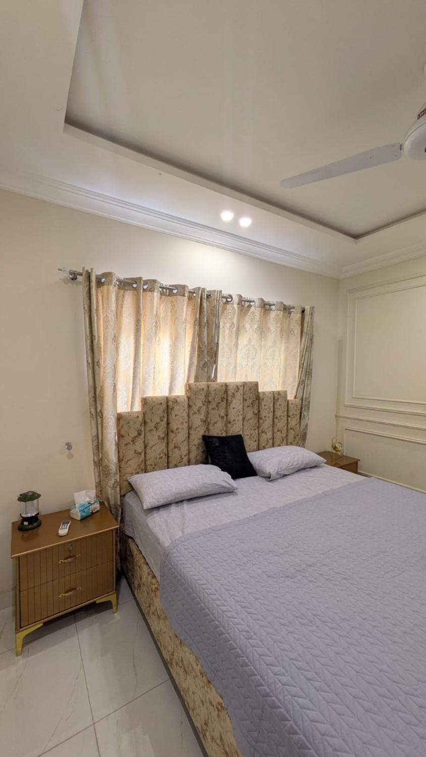 The crown residence luxury 2br apartment famillies Apartment in Punjab