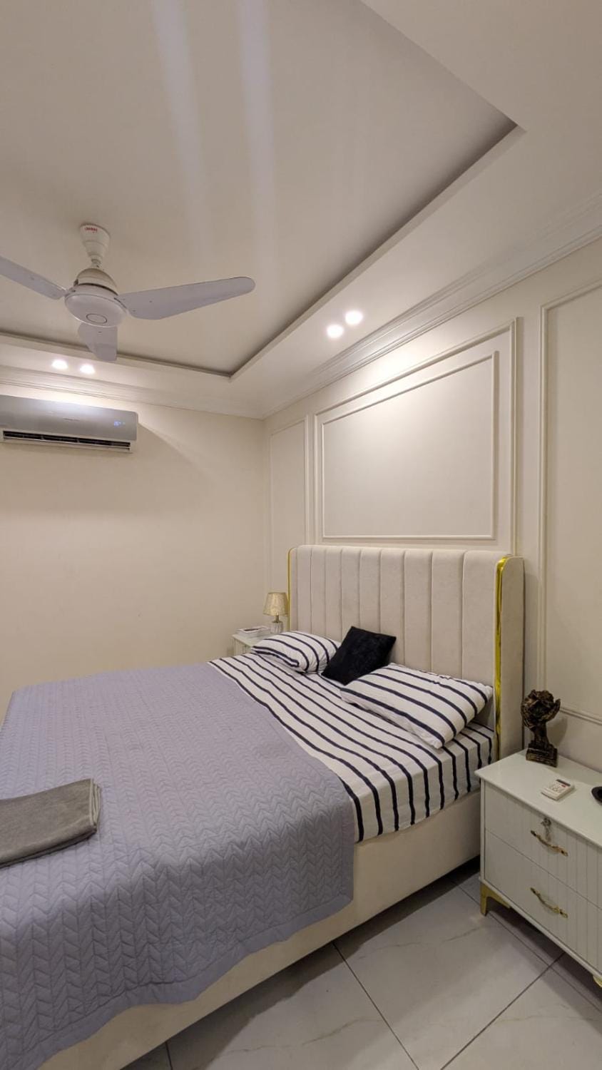 The crown residence luxury 2br apartment famillies Apartment in Punjab