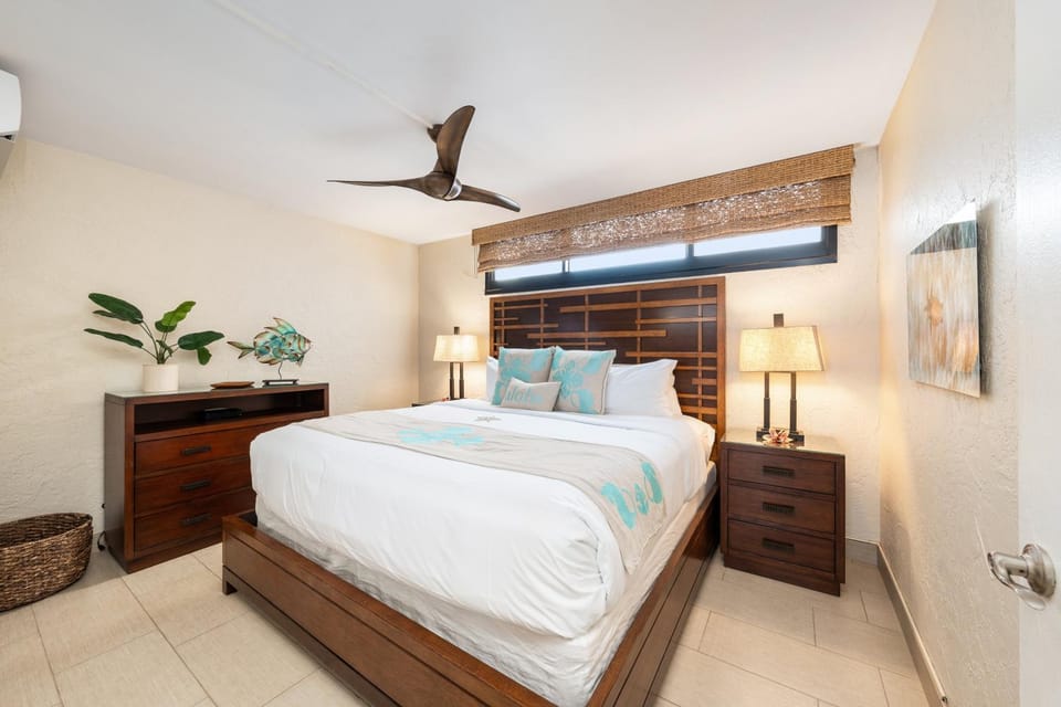Remodeled Direct Oceanfront Condo Steps to Pool & Hot Tub-Papakea A209 House in Kaanapali