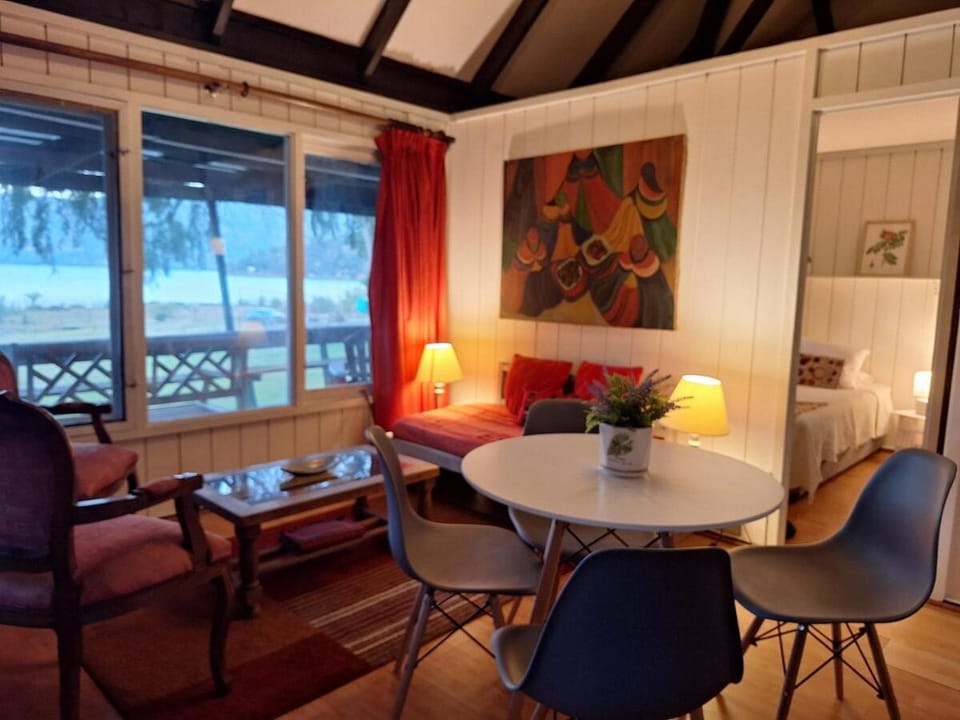 Lakefront Aculeo Red House Wifi Pet & Wood Hot Tub House in Santiago Metropolitan Region