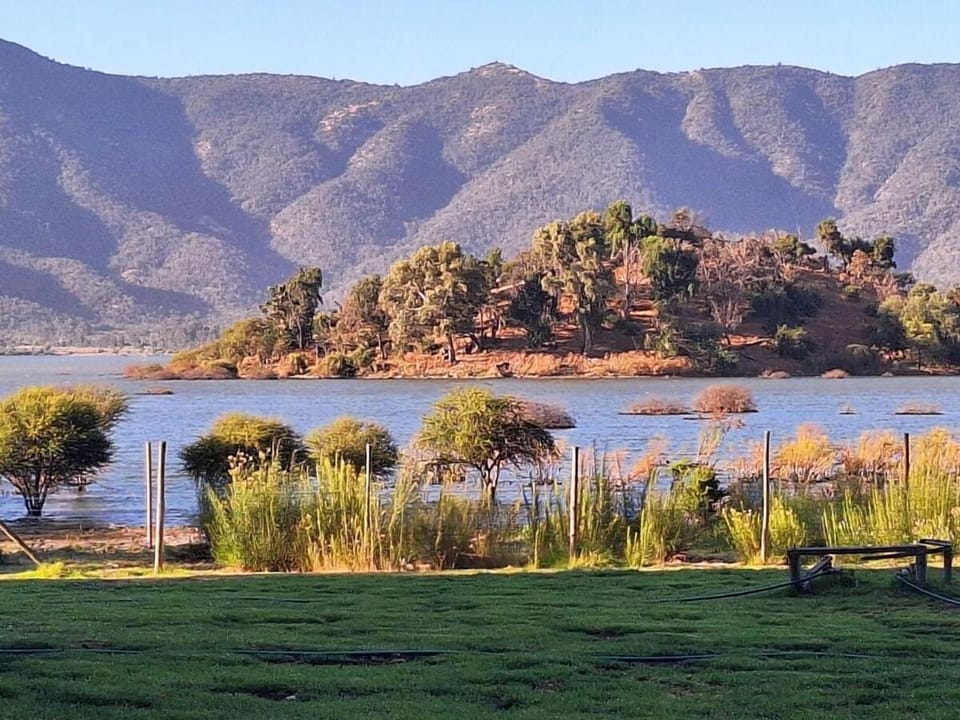 Lakefront Aculeo Red House Wifi Pet & Wood Hot Tub House in Santiago Metropolitan Region