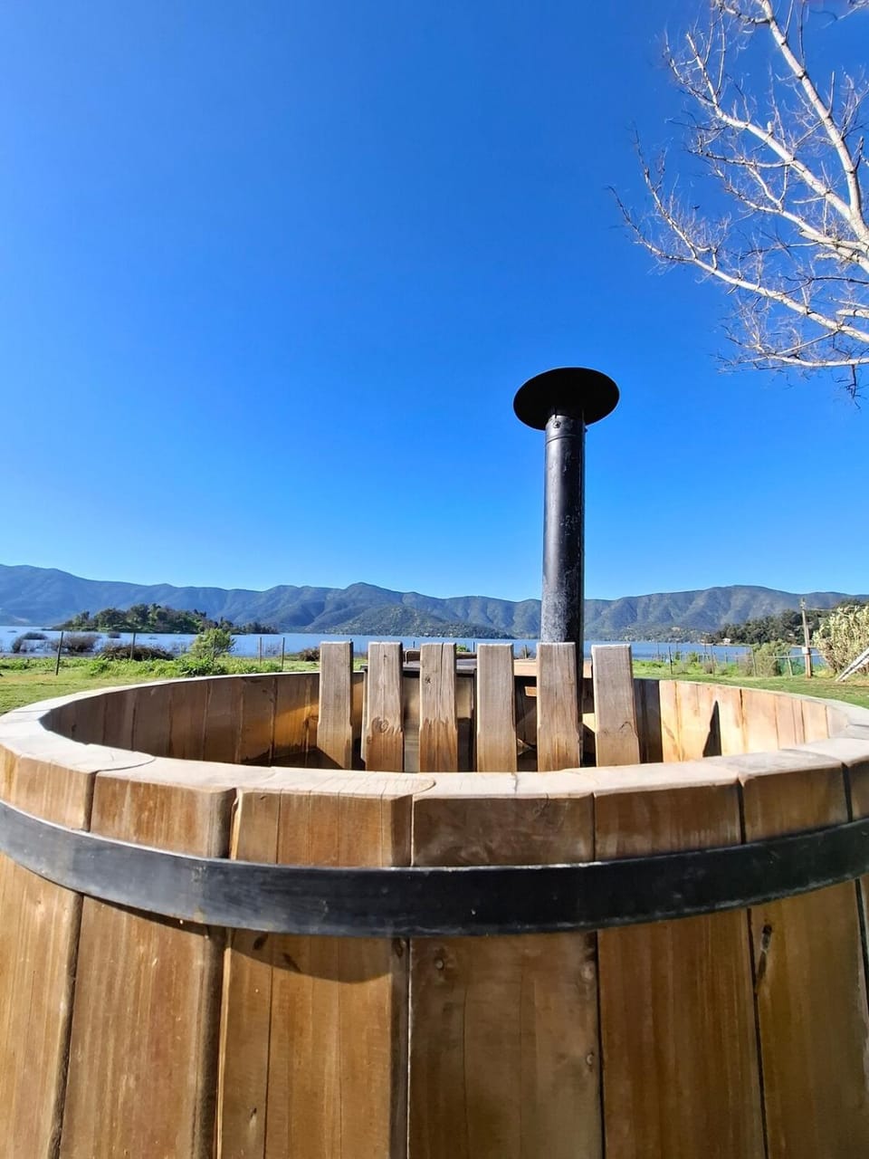 Lakefront Aculeo Red House Wifi Pet & Wood Hot Tub House in Santiago Metropolitan Region