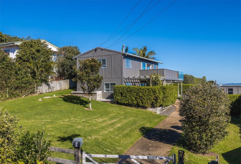 Surfdale Sea Views House in Auckland Region