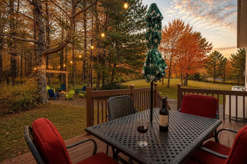 Dipper Lodge | Fire Pit • Arcade • Near Camelback House in Coolbaugh Township
