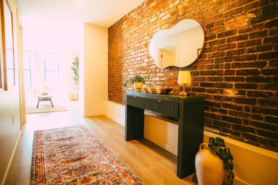 Free Parking - Historic 2BR Apartment DT Halifax Apartment in Dartmouth