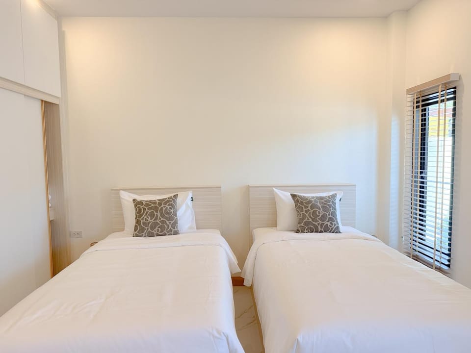 Bed, Photo of the whole room