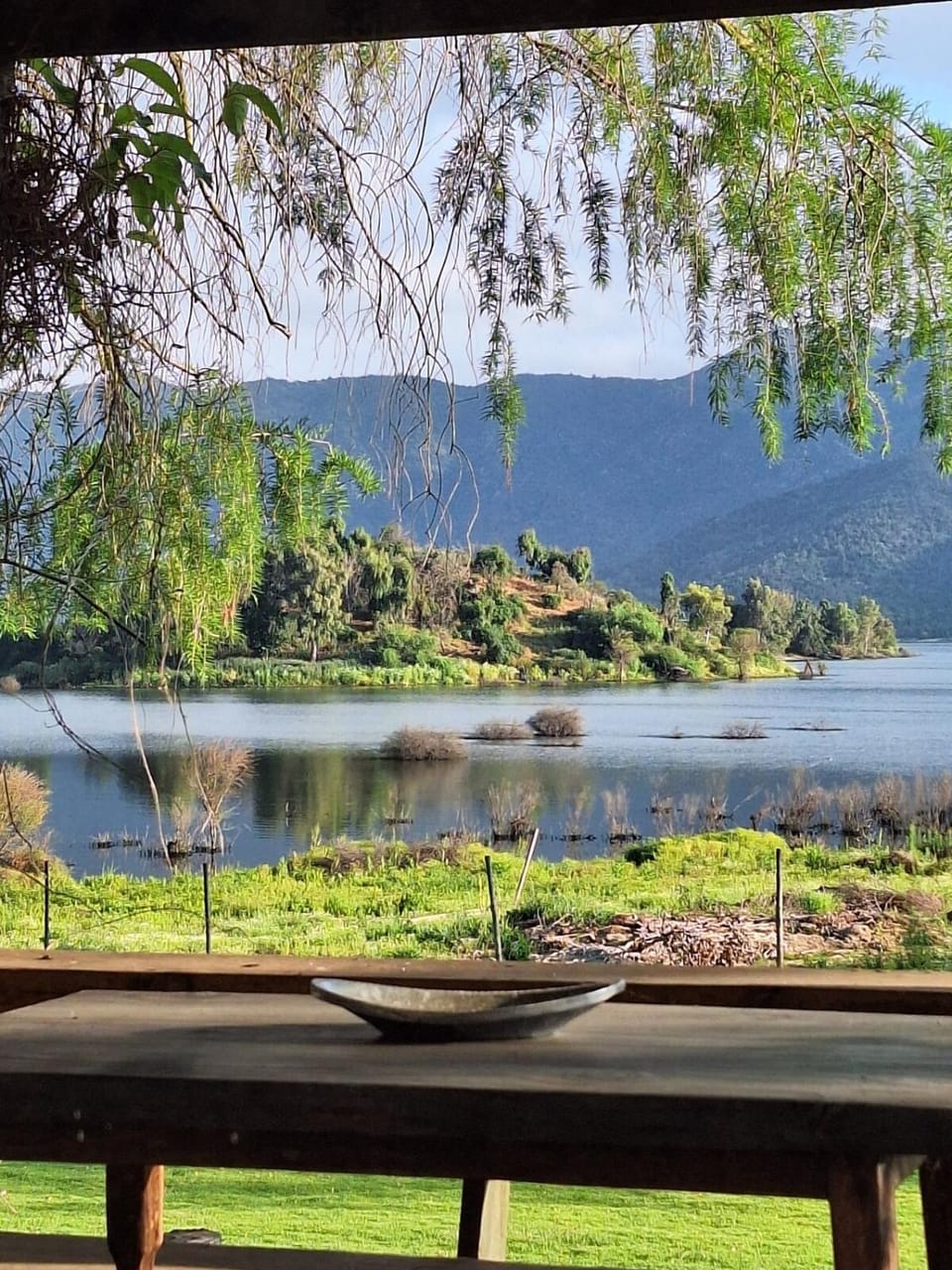 Lakefront Aculeo Blue House Fast Wifi & Wood Hot Tub House in Santiago Metropolitan Region