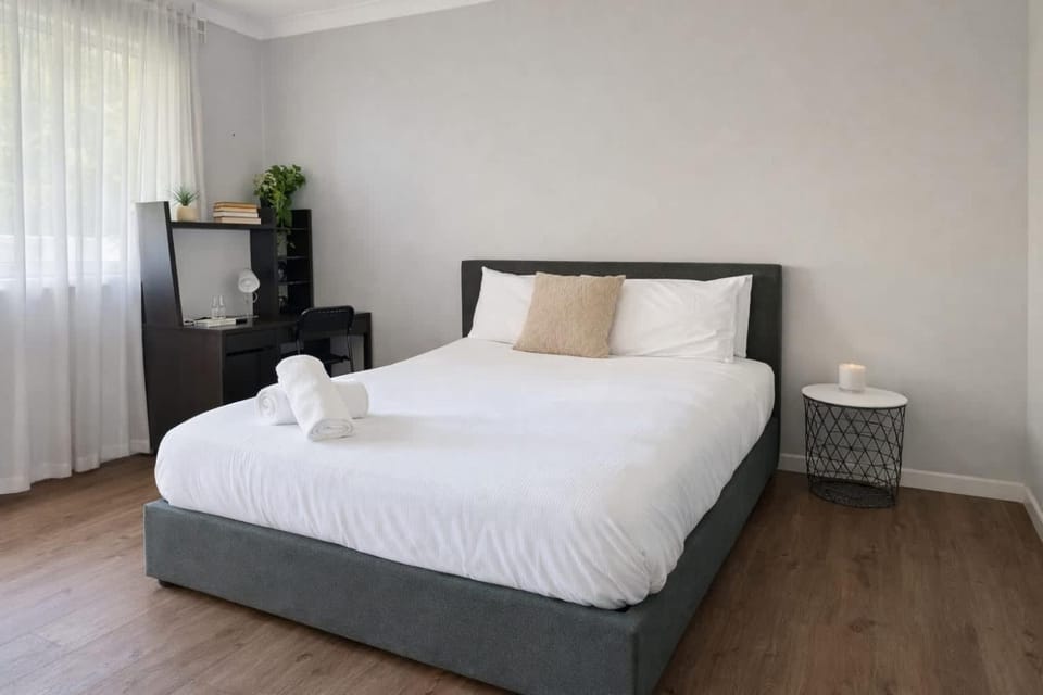 Cozy Double Room - Central Spot Convenient Berala - Shared Bathroom Bed and Breakfast in Lidcombe