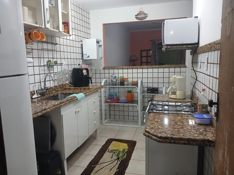 Coffee/tea facilities, oven, stove