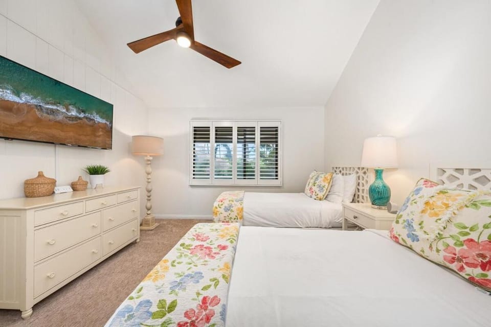 Remodeled Beachfront 2BD w Year Round Beach - Maalaea Surf A6 House in Kalaepohaku