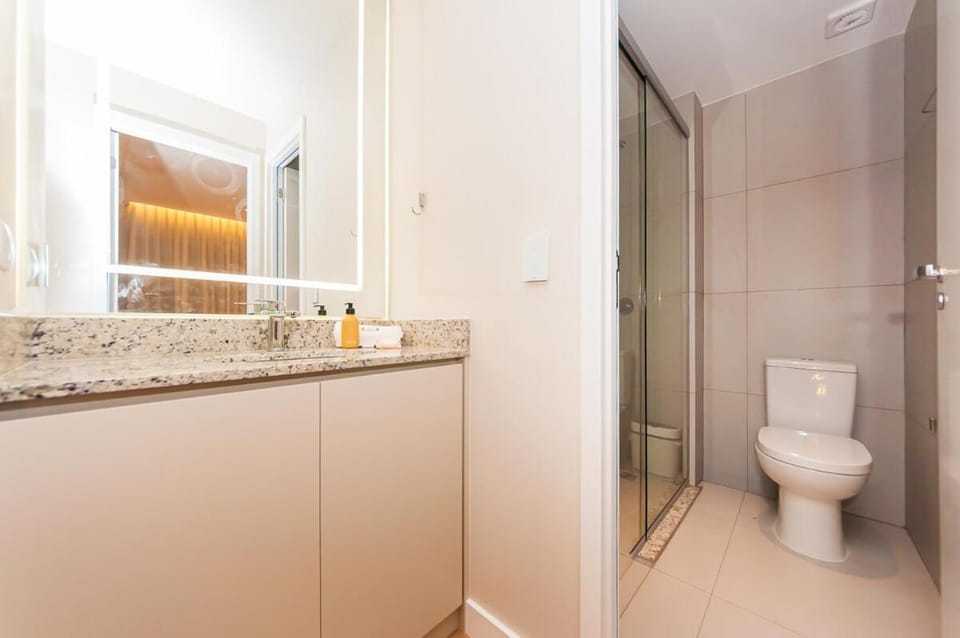 2-Bedroom Furnished Apartment with 2 Parking Spaces and Balcony in Downtown Apartment in Curitiba