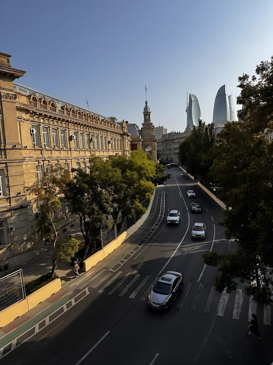 Day, Neighbourhood, Balcony/Terrace, Balcony/Terrace, City view, Street view, Location, Parking